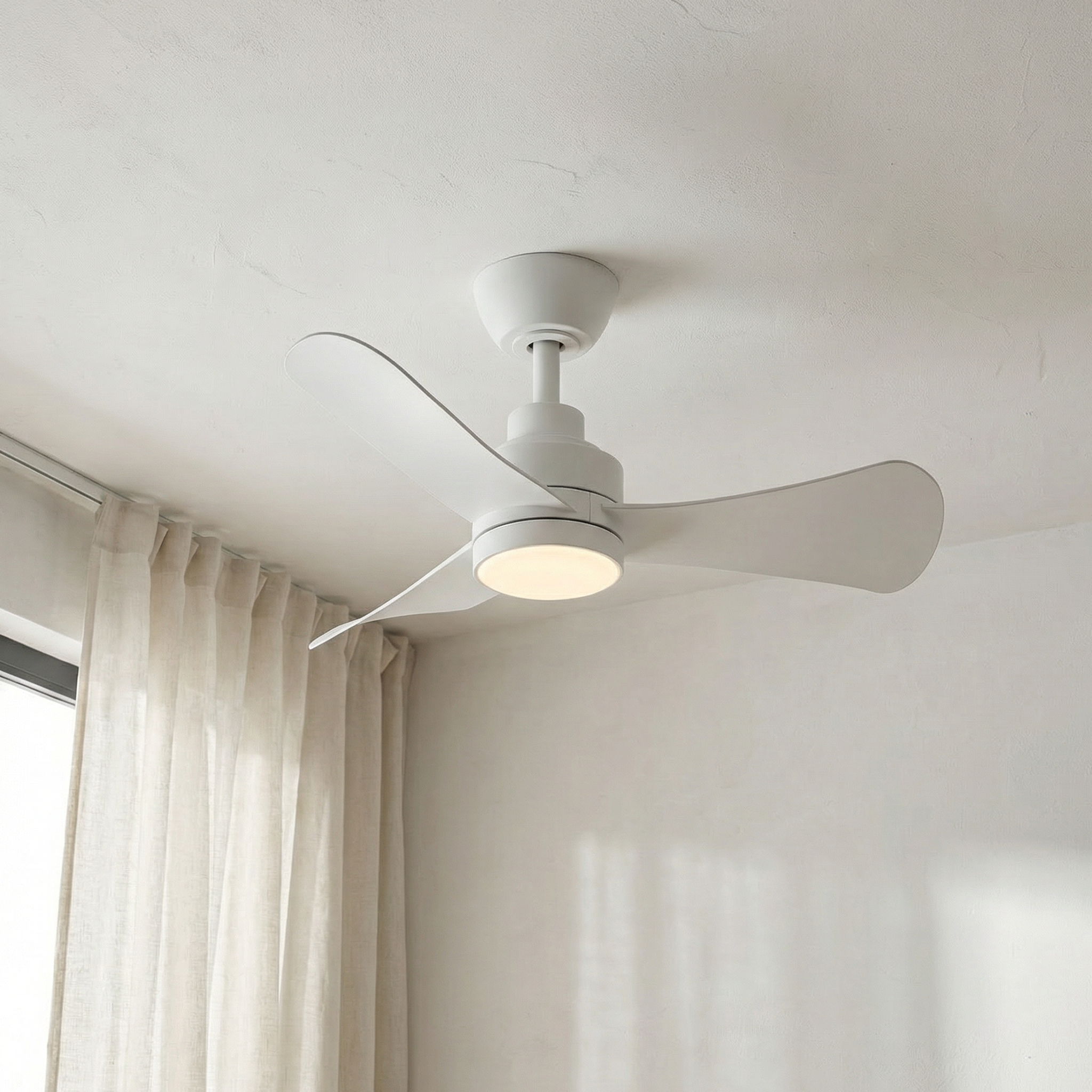 Turqueta Deckenventilator, 83 cm (für Räume bis 8 m²) – 3 Flügel aus ABS mit LED-Beleuchtung, kompaktes Design